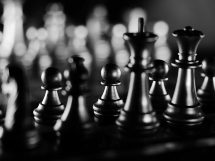 How to analyze online chess games to identify mistakes and improve