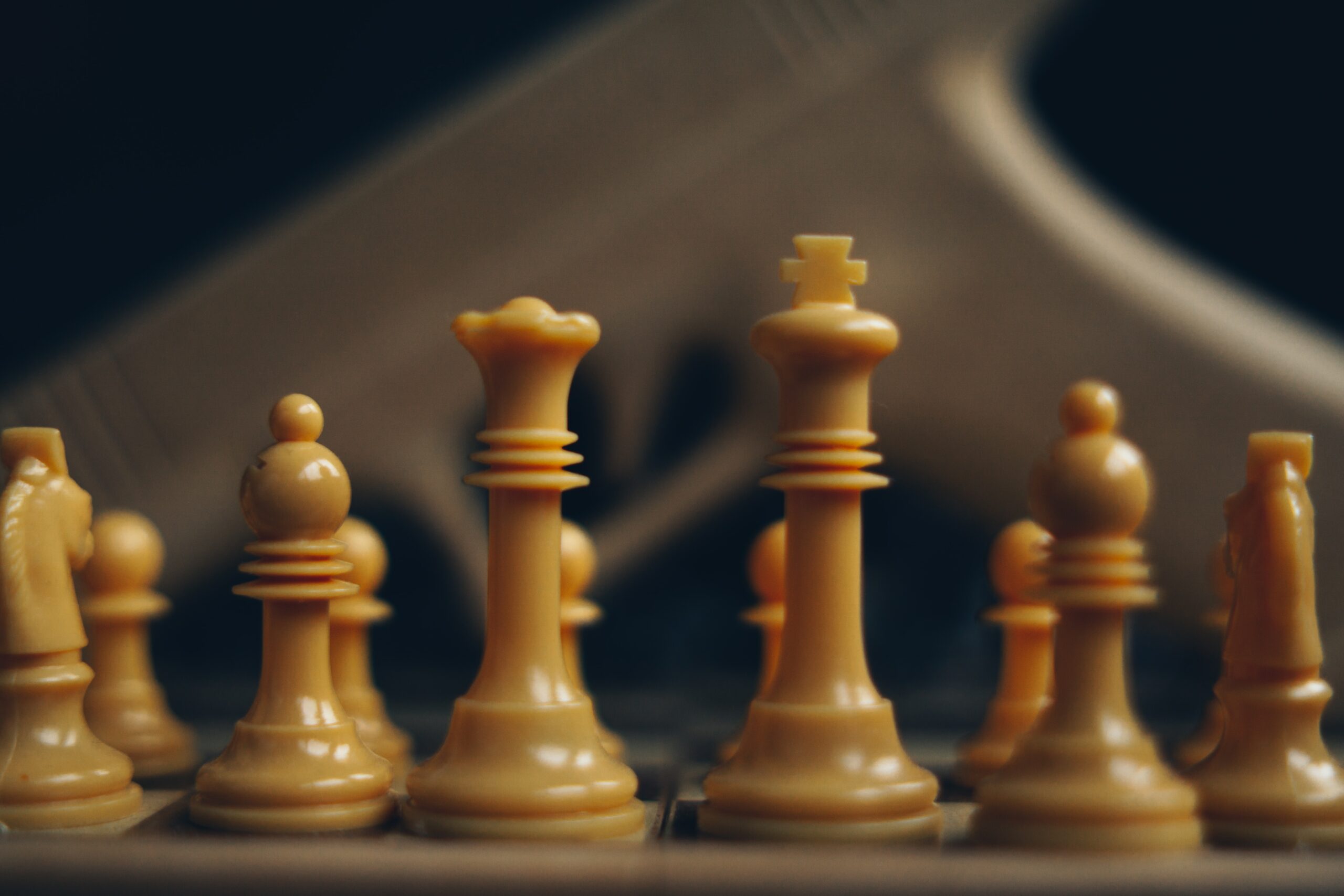 pawn structures influence the safety of queen