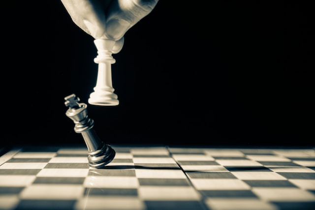 Sacrificial Chess Opening Maneuver